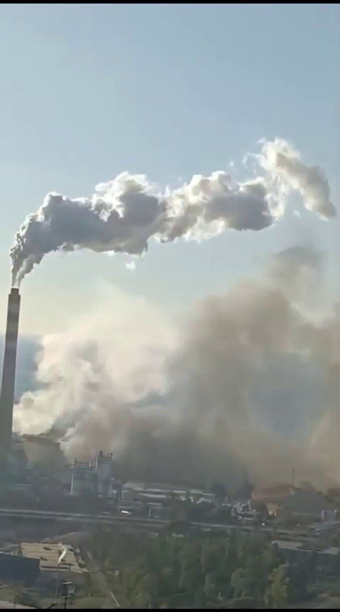 FABRİKADA YAŞANAN PATLAMAYLA YÜKSELEN DUMAN PANİĞE NEDEN OLDU