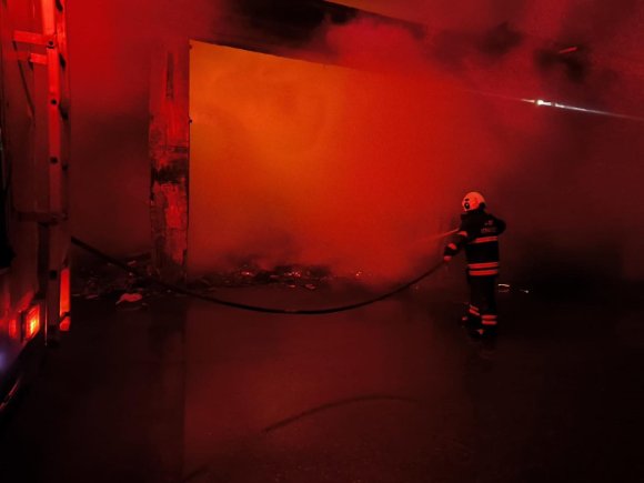 İSKENDERUN’DA METRUK BİNA YANGINI