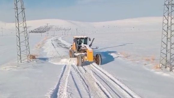 KAHRAMANMARAŞ’TA KAR TEMİZLİĞİ