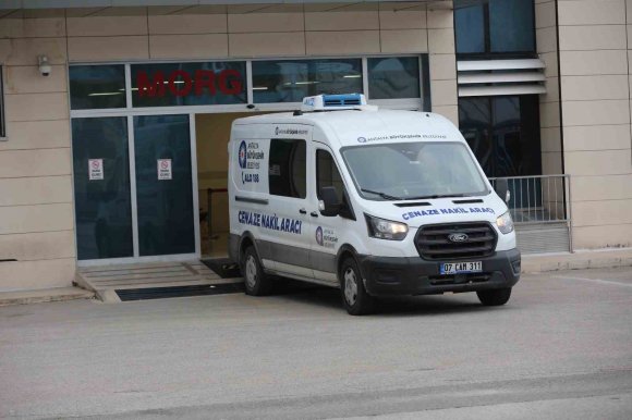 ANTALYA’DA BIÇAKLANARAK ÖLDÜRÜLEN ANNE VE KIZININ CENAZELERİ ANKARA’YA GÖTÜRÜLDÜ