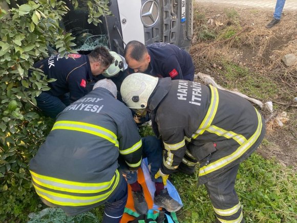 PAYAS’TA TRAFİK KAZASI: DEVRİLEN KAMYONUN SÜRÜCÜSÜ YARALANDI