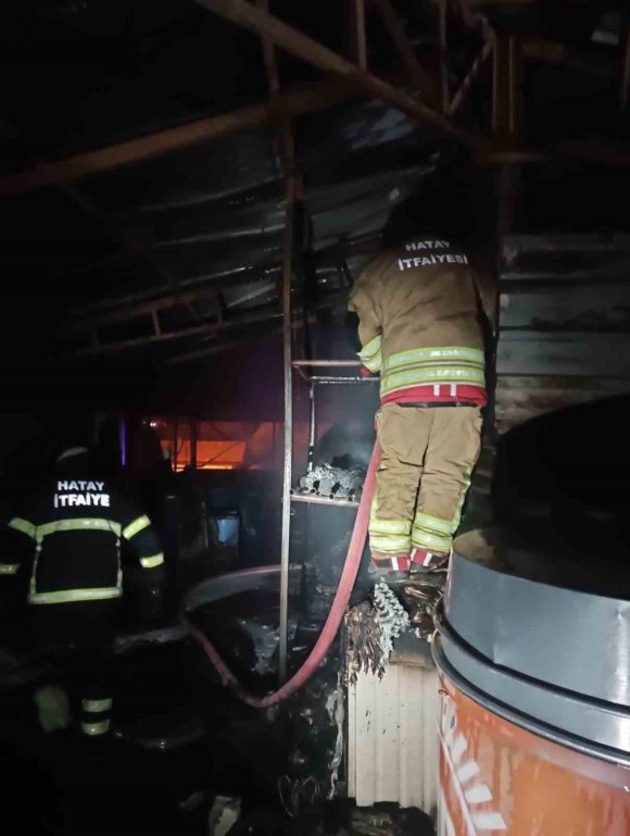 SAMANDAĞ’DA ODUNLUK YANGINI