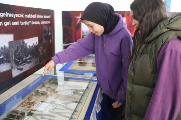 KOZAN’DA ÇANAKKALE SAVAŞI GEZİCİ MÜZESİ KAPILARINI AÇTI