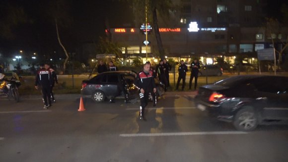 ANTALYA’DA POLİSTEN KAÇAN SÜRÜCÜ KAZA YAPTI