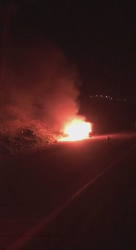 SEYİR HALİNDEKİ OTOMOBİL ALEVLERE TESLİM OLDU