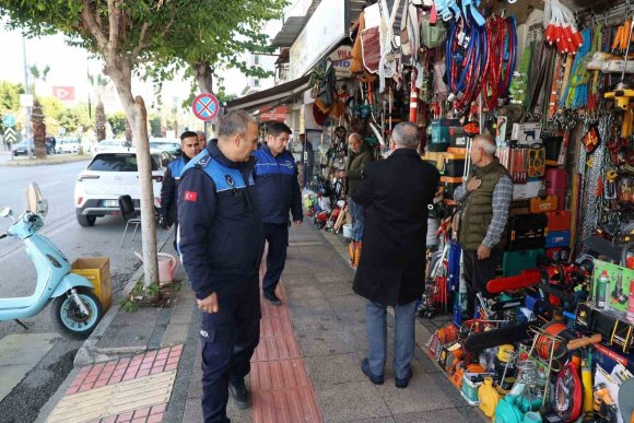 AKDENİZ’DE KALDIRIM VE YOL İŞGALİNE GEÇİT YOK