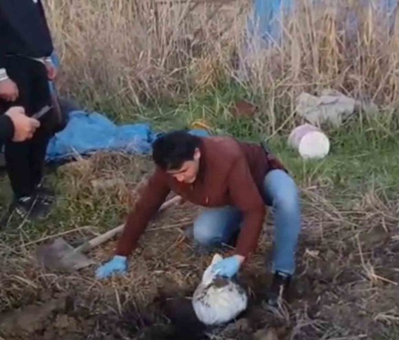 FİLMLERİ ARATMAYAN MİLYONLARCA LİRALIK KUYUMCU SOYGUNUNDA, ALTINLAR 4 FARKLI NOKTADA TOPRAĞA GÖMÜLÜ BULUNDU