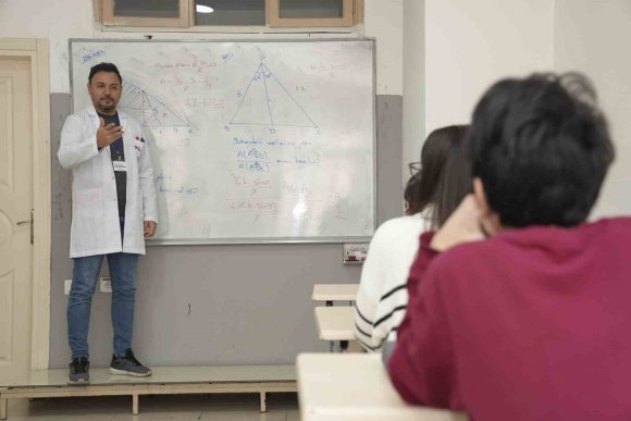 MERSİN’DE ÖĞRENCİLERE ÜCRETSİZ EĞİTİM DESTEĞİ