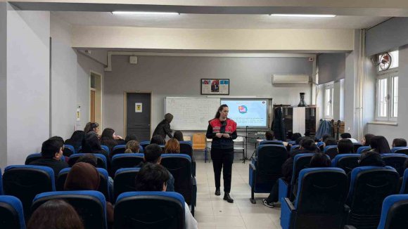 JANDARMADAN LİSE ÖĞRENCİLERİNE SİBER FARKINDALIK EĞİTİMİ