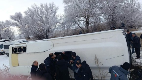 ELBİSTAN-ÇOĞULHAN KARAYOLUNDA İŞÇİ SERVİSİ DEVRİLDİ