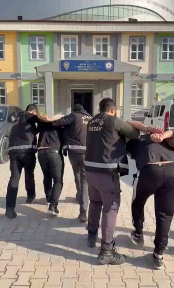 ANTAKYA’DA SİLAHLA YAĞMAYA TEŞEBBÜS: 2 ŞÜPHELİ TUTUKLANDI