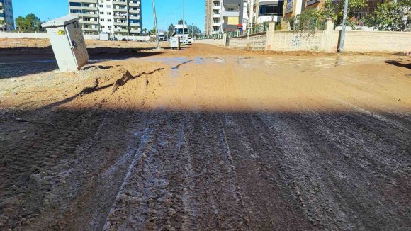 VATANDAŞIN ÇAMUR VE TOZ İSYANI