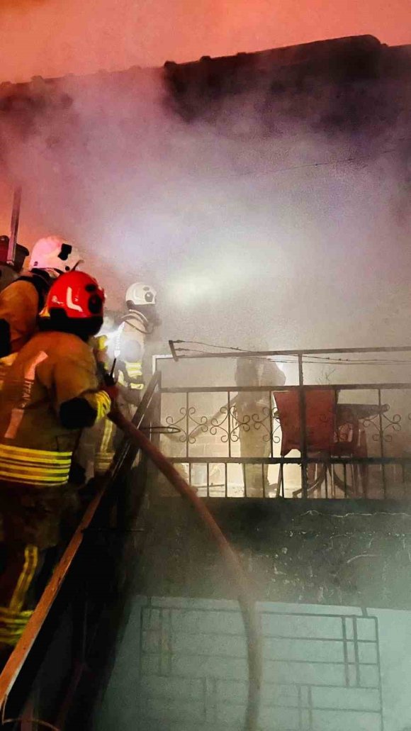 KAHRAMANMARAŞ’TA METRUK EVDE YANGIN