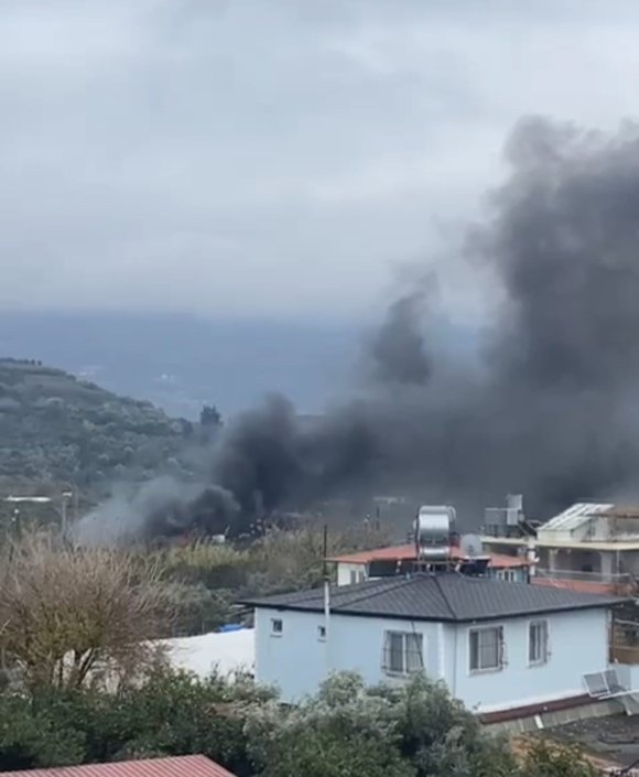 HATAY’DA ALEVLERE TESLİM OLAN KONTEYNER KULLANILAMAZ HALE GELDİ