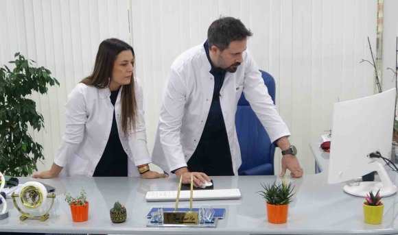 DOKTOR ÇİFT, HAYAT KURTARAN TEKNOLOJİ GELİŞTİRDİ: YAPAY ZEKALI TAKİP SİSTEMİYLE ANINDA MÜDAHALE İMKANI