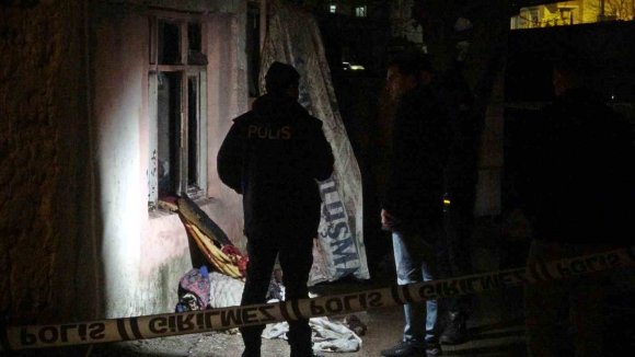 ANTALYA’DA GECEKONDU YANGINI: 1 ÖLÜ, 1 YARALI