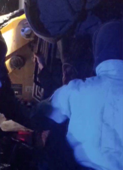 KARLA KAPANAN YOL AÇILDI, ZEHİRLENEN VATANDAŞ KURTARILDI