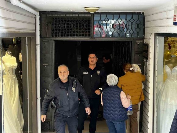 APARTMAN DAİRESİNDE ÇIKAN YANGIN KORKUTTU