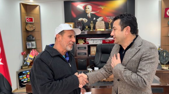 ENGELLİ VATANDAŞIN KAYBETTİĞİ PARAYI BULAN BELEDİYE PERSONELİ ÖDÜLLENDİRİLDİ