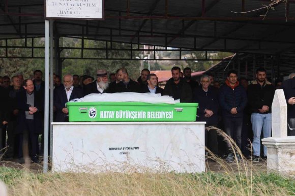 ABLASI TARAFINDAN ÖLDÜRÜLEN EYLÜL, ANNESİNİN "HAYALLERİMİZ YARIDA KALDI" SÖZLERİYLE SON YOLCULUĞUNA UĞURLANDI