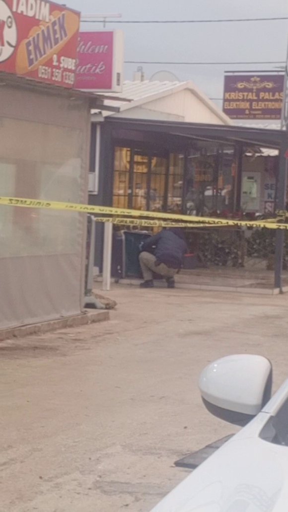 ŞÜPHELİ ÇANTADAN ELBİSE ÇIKTI