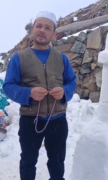 KÖYÜNE KARDAN CAMİ YAPTI