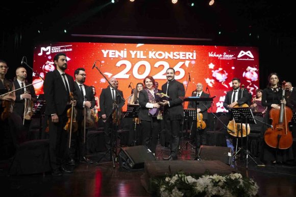 KENT ORKESTRASI YENİ YILIN İLK KONSERİNDE SANATSEVERLERİ BÜYÜLEDİ