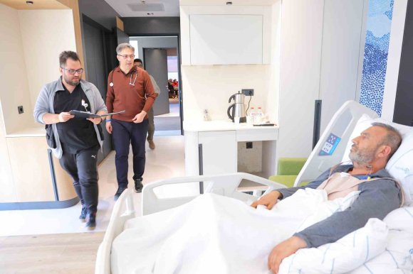 20 DAKİKA BEYİN DOLAŞIMI DURDURULAN HASTA HAYATA DÖNDÜRÜLDÜ