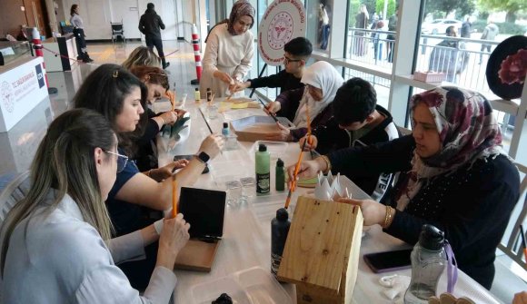 MERSİN’DE HASTALAR VE SAĞLIK ÇALIŞANLARI SANATTA BULUŞTU