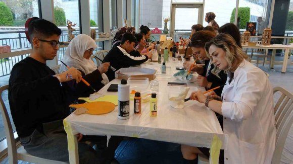 MERSİN’DE HASTALAR VE SAĞLIK ÇALIŞANLARI SANATTA BULUŞTU