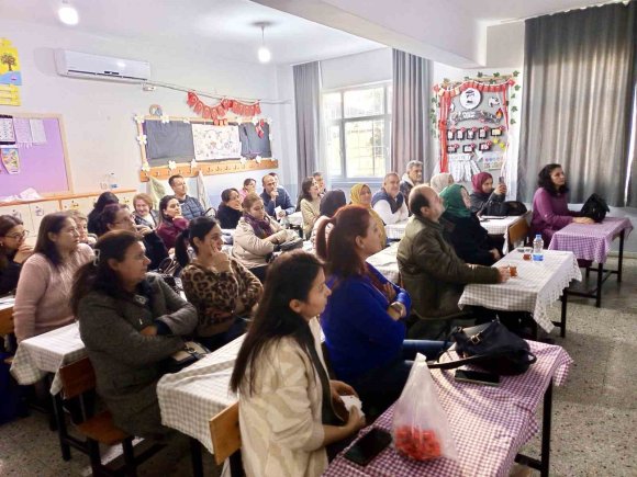 BOZYAZI’DA ÖĞRETMENLERE ’ÇOCUKLARDA VÜCUT SAĞLIĞI VE DOĞRU POSTÜR’ EĞİTİMİ VERİLDİ