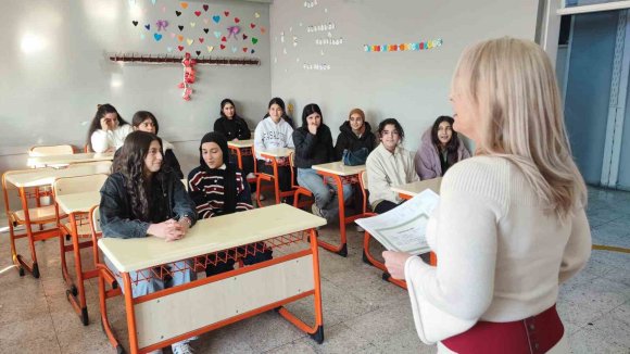 MİLYONLUK MAL VARLIĞINI TSK’YA BAĞIŞLAYAN ÖĞRETMEN "PSİKOZ" ÇIKMADI, ÖĞRENCİLERİNE KOŞTU