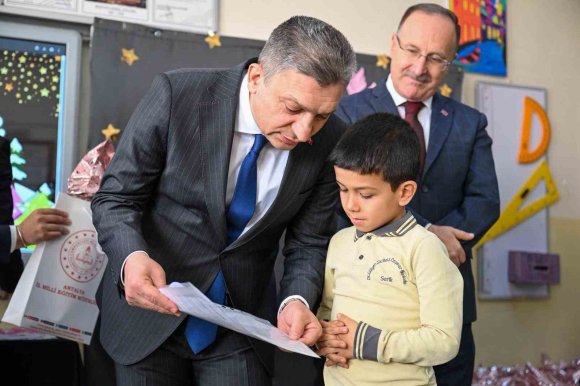 ANTALYA’DA 498 BİN 603 ÖĞRENCİ KARNE HEYECANI YAŞADI