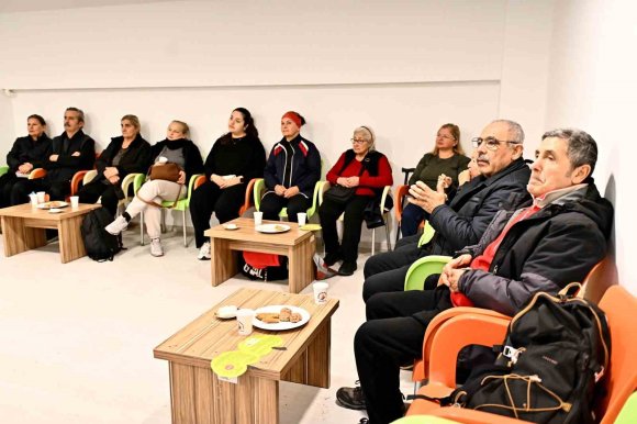 PARKİNSON AKADEMİ ÜYELERİNE YAŞAM TARZI EĞİTİMİ