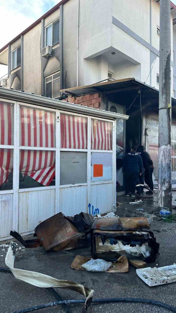 AKSU’DA İŞ YERİ YANGINI KORKUTTU