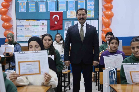 DEPREMİN ARDINDAN 224 YENİ OKULUN İNŞA EDİLDİĞİ HATAY’DA 374 BİN ÖĞRENCİ KARNE HEYECANI YAŞADI