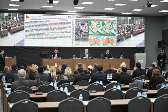 MERSİN BÜYÜKŞEHİR MECLİSİNDE 2,5 MİLYAR TL’LİK BORÇLANMA TARTIŞILDI