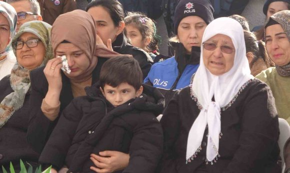 KARNE GÜNÜNDE DUYGULANDIRAN TÖREN: ŞEHİTLERİN İSMİ VERİLEN OKULLAR AÇILDI