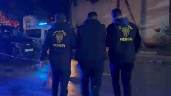 99 YIL KESİNLEŞMİŞ HAPİS CEZASIYLA ARANAN ŞAHIS MERSİN’DE YAKALANDI