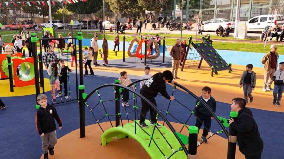 TARSUS’TA ÇOCUKLARA KARNE HEDİYESİ SURVİVOR PARK AÇILDI