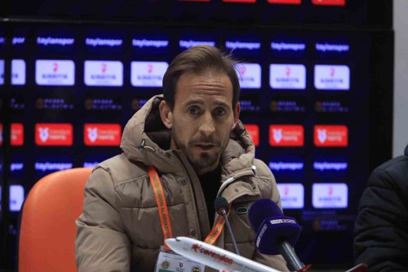 JOAO PEREİRA: "İKİNCİ YARI RAKİBİN DEĞİŞİKLİĞİ İLE NE YAPACAĞIMIZI UNUTTUK"