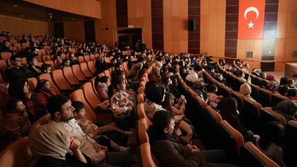 KAHRAMANMARAŞ’TA ÇOCUKLARA ÖZEL TİYATRO