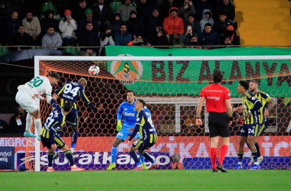 TRENDYOL SÜPER LİG: CORENDON ALANYASPOR: 2 - FENERBAHÇE: 1 (MAÇ DEVAM EDİYOR)