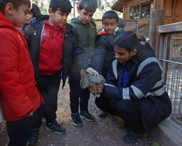 DOĞAL YAŞAM PARKI’NDA ÇOCUKLARA HAYVAN VE DOĞA SEVGİSİ AŞILANIYOR