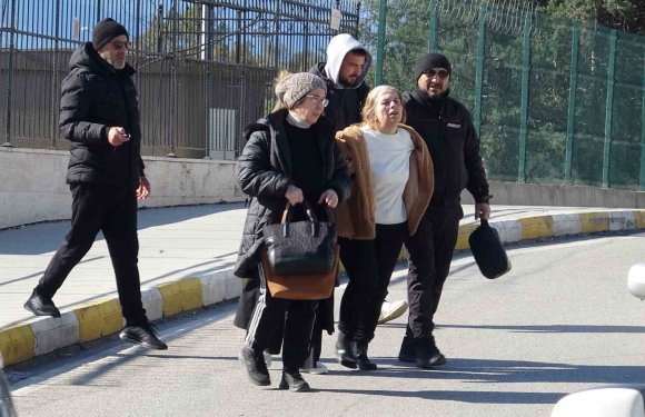 YOL KENARINDA ÖLÜ BULUNAN 14 YAŞINDAKİ ÇOCUĞUN AİLESİ GÖZYAŞLARINA BOĞULDU