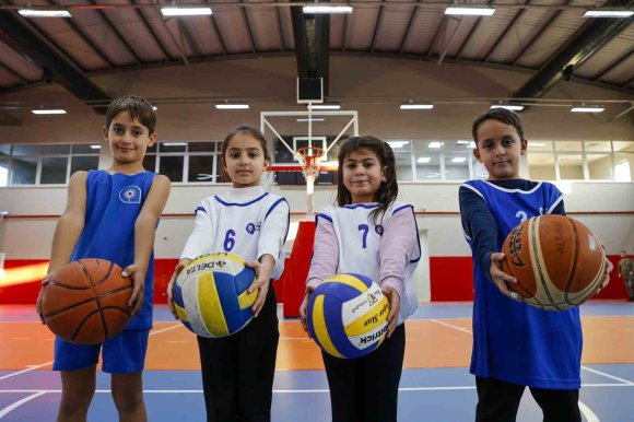 KAŞ OVA SPOR SALONU KAŞLI ÇOCUKLARIN ORTAK BULUŞMA NOKTASI OLDU