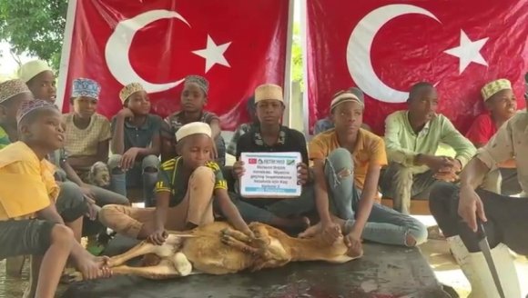 6 YIL SÜREN BOŞANMA DAVASI SONUÇLANIR SONUÇLANMAZ AFRİKA’DA 8 ADET ADAK KOÇ KESTİRDİ