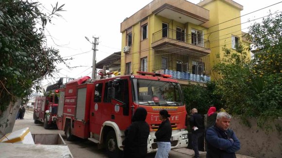 ANTALYA’DA DAİREDE ÇIKAN YANGIN KORKUTTU