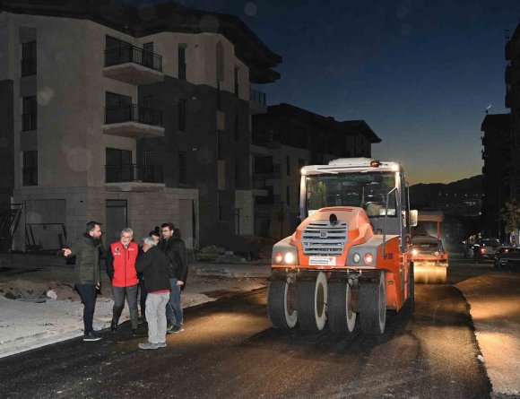 KAHRAMANMARAŞ’TA BÜYÜKŞEHİRDEN ASFALT ATAĞI
