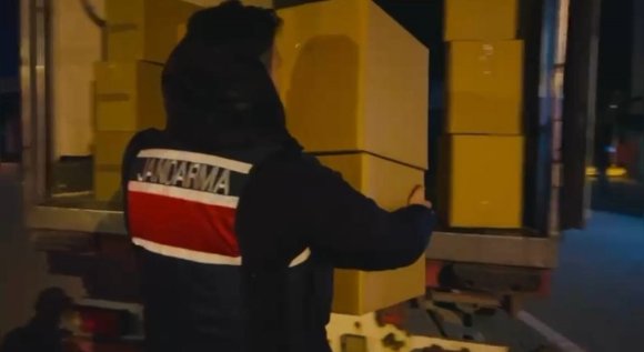 OSMANİYE’DE DURDURULAN TIRDA 1 MİLYON LİRALIK KAÇAK MAKARON ELE GEÇİRİLDİ